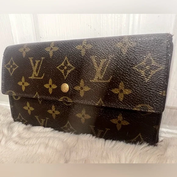 LOUIS VUITTON MONOGRAM PORTE TRESOR INTERNATIONAL WALLET - Picture 4 of 15